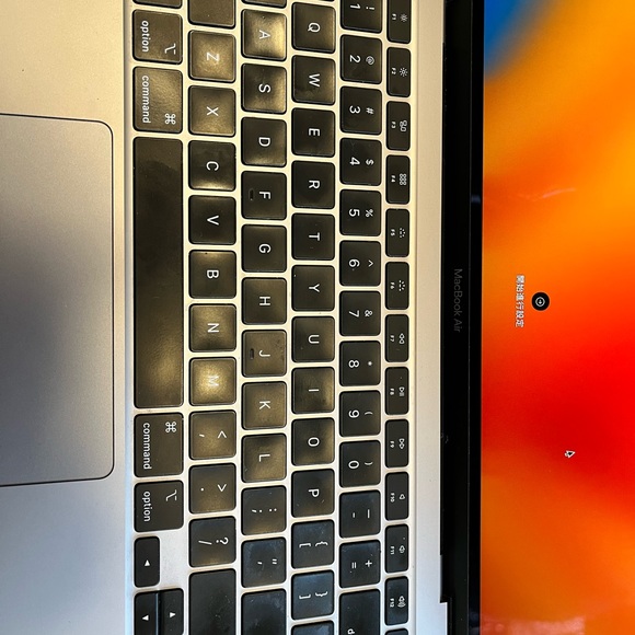 Macbook air 256g 2020 with case and charger - Picture 11 of 16